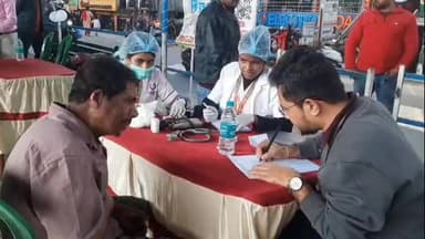 নকশালবাড়ি: রোড সেফটি উইক উপলক্ষে বিহার মোড়ে বাগডোগরা ট্রাফিক গার্ডের মানবিক উদ্যোগ