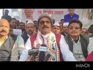 रामानुजगंज: रामानुजगंज में मनरेगा पर प्रहार के खिलाफ कांग्रेस का गांधीवादी प्रतिकार, उपवास से गूंजा विरोध