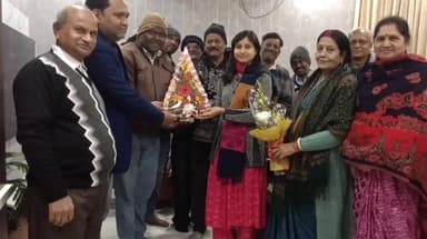 चाईबासा: जे. एस.एस.सी. परीक्षा में चयन होने पर रौनियार वैश्य संघ ने रानी गुप्ता को सम्मानित किया