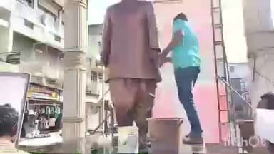 धमतरी: कांग्रेसियों ने पूर्व पीएम लालबहादुर शास्त्री की मूर्ति की सफाई की, निगम द्वारा सफाई न करने पर जताई नाराजगी