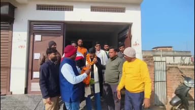 गिरिडीह: कायस्थ युवा मंच की टीम पहुंची सिहोडीह, 'इंडियाज गॉट टैलेंट' के फर्स्ट रनर-अप कलाकार को आवास पर किया सम्मानित