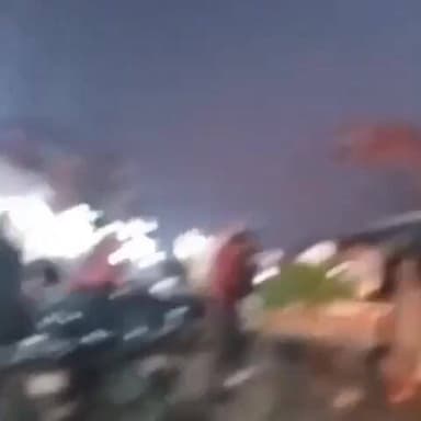 बांसी: बांसी में दुकानदार ने बीच सड़क पर ठेला लगाकर माइक से बोलकर किया ध्वनि प्रदूषण और अतिक्रमण, राहगीरों को हो रही दिक्कत