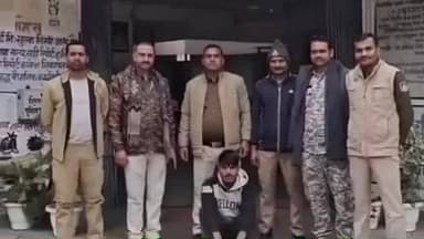 नौगांव: नौगांव पुलिस ने अवैध कट्टा और कारतूस के साथ आरोपी को किया गिरफ्तार