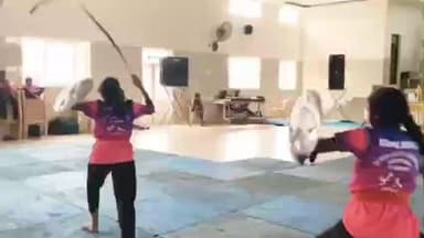 திருப்பத்தூர்: மாநில அளவிலான தற்காப்புப் போட்டியில் வெற்றி பெற்ற மாணவர்கள்
அமைச்சரை சந்தித்து வாழ்த்து பெற்றனர்