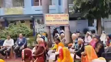 ज्ञानपुर: गोपीगंज में रेड क्रॉस के सेवा कार्य के तहत 47 वृद्ध जनों को वितरित किया गया चश्मा