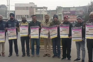 ਮਲੋਟ: ਕ੍ਰਿਸ਼ਨਾ ਸੇਵਾ ਦਲ ਵੱਲੋਂ ਤਹਿਸੀਲ ਚੌਂਕ ਵਿੱਚ ਚਾਇਨਾ ਡੋਰ ਦੇ ਮਾੜੇ ਪ੍ਰਭਾਵਾਂ ਤੋਂ ਜਾਗਰੂਕ ਕਰਨ ਲਈ ਪੋਸਟਰ ਜਾਰੀ