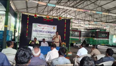 పీలేరు డిపో నందు జరిగిన జాతీయ రహదారి భద్రత వారోత్సవాల్లో రోడ్డు ప్రమాదాల నివారణ పై అవగాహన కల్పించిన ఎస్ఐ లోకేష్