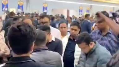 ফলতা: ফলতা বিধানসভা এলাকায় মডেল সেবাশ্রয় স্বাস্থ্য শিবির ক্যাম্প পরিদর্শন করতে আসেন সাংসদ অভিষেক বন্দ্যোপাধ্যায়।