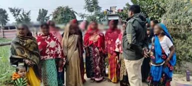 बांसी: धौरहरा गांव में शिवनगर डिडई पुलिस ने लगाई चौपाल, महिलाओं को साइबर क्राइम की जानकारी दी