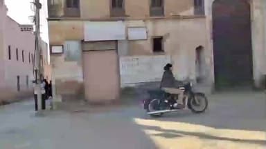 मलसीसर: मंडावा में इंस्पेक्टर की वर्दी में बुलेट चलाती दिखीं बॉलीवुड एक्ट्रेस तापसी पन्नू, फिल्म घूंघट की शूटिंग जारी