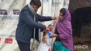 चौरीचौरा: समाजसेवी ने गरीबों में कंबल वितरित किया