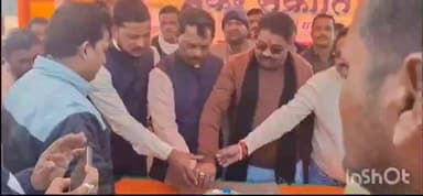 धनवार: बाबूलाल मरांडी के जन्मदिन पर काटा गया केक, मकर संक्रांति समारोह का भी आयोजन