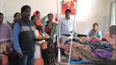 बानो: बानो में झारखंड मुक्ति मोर्चा ने पूर्व मुख्यमंत्री शिबु सोरेन की जयंती मनाई, अर्पित किए श्रद्धा सुमन