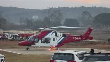 ములుగు: మేడారంకు ప్రత్యేక హెలికాప్టర్ లో వచ్చిన మంత్రుల బృందం