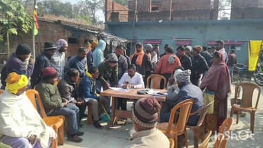 चन्द्रपुरा: विधायक जयराम महतो ने करियरि स्थित आवास पर जनता दरबार लगाकर लोगों की समस्या का किया समाधान