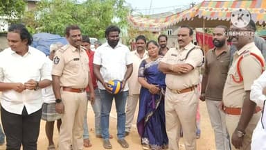 భీమడోలు మండలం పోలసనపల్లిలో వాలీబాల్ టోర్నమెంట్ ను ప్రారంభించిన ఏలూరు డి.ఎస్.పి శ్రావణ్ కుమార్