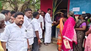 விழுப்புரம்: மரகதபுரம் ஊராட்சி ரேஷன் கடையில் குடும்ப அட்டைதாரர்களுக்கு பொங்கல் பரிசு தொகுப்பு வழங்கிய சட்டமன்ற உறுப்பினர்