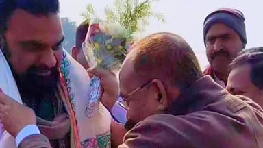 चकिया पिपरा: विधायक श्यामबाबू प्रसाद यादव ने बिहार के उप मुख्यमंत्री सम्राट चौधरी का चम्पारण की धरती पर अंगवस्त्र से स्वागत किया