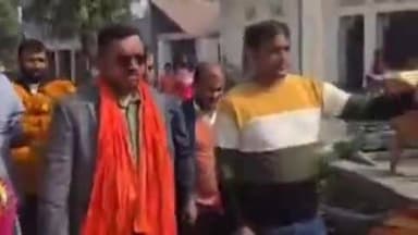 करनैलगंज: सफाई कर्मचारियों ने विधायक बावन सिंह को सौंपा ज्ञापन, सेवा नियमावली की मांग की