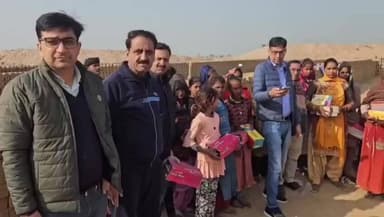 अनूपगढ़: अनूपगढ़ की रोटरी क्लब ने जीबी क्षेत्र में ईंट भट्टों पर महिलाओं और बच्चों को वितरित किए जूते