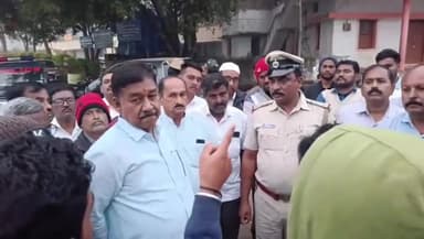 ಯಳಂದೂರು: ಬಿಳಿಗಿರಿರಂಗನ ಬೆಟ್ಟದಲ್ಲಿ ಬೆಂಕಿ ಬಿದ್ದು 8 ಅಂಗಡಿ ಭಸ್ಮ ಹಿನ್ನೆಲೆ ಸ್ಥಳಕ್ಕೆ ಶಾಸಕ ಎ.ಆರ್.ಕೃಷ್ಣಮೂರ್ತಿ ಭೇಟಿ ಪರಿಶೀಲನೆ