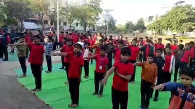 वाशिम: नायलॉन मांजाचा कायमचा बहिष्कार करण्यासाठी वाशीमच्या वत्सगुल्म जैवविविधता संवर्धन संस्थेने विद्यार्थ्यांना दिली शपथ.