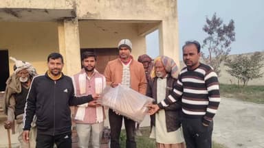 पटियाली: नरदोली ग्राम पंचायत में प्रशासन ने जरूरतमंदों को कंबल वितरित किए
