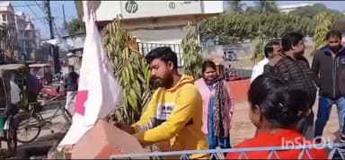 চুঁচুড়া-মগরা: ভারতের গণতান্ত্রিক যুব ফেডারেশনের পক্ষ থেকে চুঁচুড়ায় আয়োজন করা হয়েছিল রক্তদান শিবির