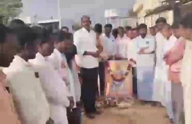 గద్వాల్: కొండాపురం గ్రామంలో BRS నేతలు ఆధ్వర్యంలో వడ్డెర ఓబన్న జయంతి వేడుకలు నిర్వహణ