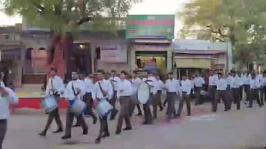 चिड़ावा: चिड़ावा में संघ का विराट पथ संचलन, राष्ट्रभक्ति में रंगा शहर, जगह-जगह हुई पुष्प वर्षा