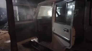 উদয়পুর: উদয়পুর পুলিশ লাইন জাতীয় সড়কের পাশে হঠাৎ শর্ট সার্কিট থেকে একটি পুলিশের গাড়িতে অগ্নিসংযোগ