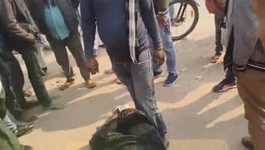 महोबा: मदीना मस्जिद के पास बाइक और स्कूटी की जोरदार भिड़ंत, हादसे में स्कूटी सवार तीन लड़कियों सहित चार लोग घायल