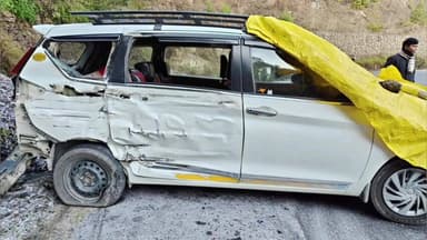 चम्पावत: टनकपुर-पिथौरागढ़ NH पर मरोड़ाखान-बंतोली के बीच पाले में रपटे कैंटर से विपरीत दिशा से आ रही कार को लगी टक्कर, महिला घायल