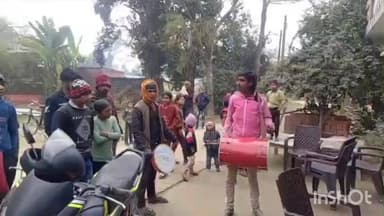 महसी: CISF जवान अमित के घर लौटने पर महसी में जश्न, गांव में उमड़ा जनसैलाब