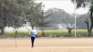 मौदहा: पत्रकार इलेवन और मौदहा पुलिस के बीच खेला गया मैत्री मैच, पुलिस ने पत्रकारों को हराया