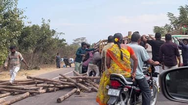 గోవిందరావుపేట: మచ్ఛాపూర్ వద్ద ఆటో ట్రాలీ బోల్తా