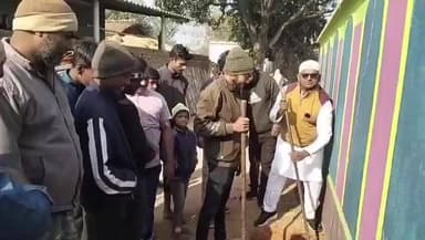 टुंडी: अंजुमन इकरा जमा मस्जिद सर्रा में सीढ़ी निर्माण कार्य का उद्घाटन, उमड़ी सैकड़ों लोगों की भीड़