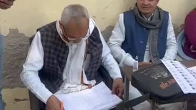 महावन: बलदेव विधानसभा क्षेत्र में मतदाता सूची सुधार के लिए रविवार को लगाया गया मेगा कैंप, अधिकारियों ने किया निरीक्षण