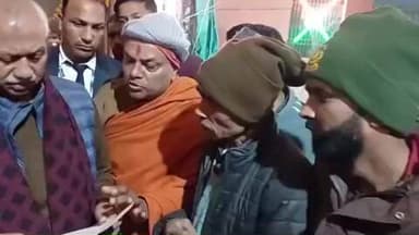 मशरक: मूर्ति चोरी कांड: राम जानकी शिव मंदिर पहुंचे महाराजगंज सांसद, ग्रामीणों ने सौंपा मांग पत्र