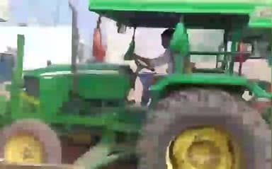 అలంపూర్: సొంత ఖర్చులతో రహదారి మారమత్తులు చేపట్టిన కాలనివాసులు