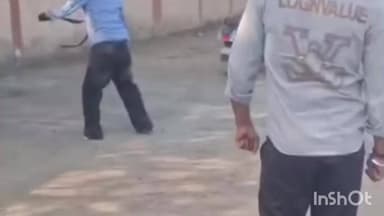 ચોરાસી: સુરતના ડિંડોલી વિસ્તારમાં સારા જાહેર રોડ પર બે યુવકો પટ્ટા વડે મારામારી કરતા હોય તેવો વિડીયો સોશિયલ મીડિયા પર વાયરલ થતા.