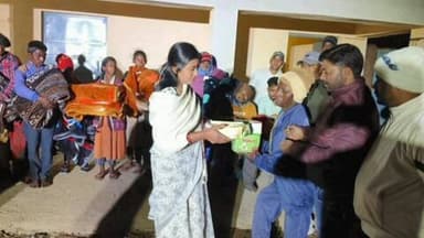 गोला: विधायक ममता देवी ने केनके के दिव्यांग नेत्रहीन आवासीय विद्यालय में कंबल व तिलकुट वितरित किए