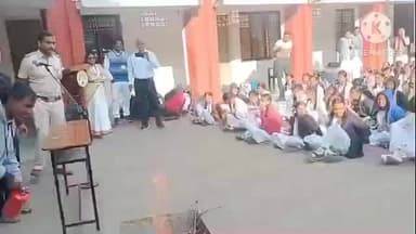 वर्धा: उपप्रादेशिक परिवहन विभागाचे न्यु इंग्लिश येथे रस्ता सुरक्षा मार्गदर्शन शिबिर व आपत्कालीन सेवा प्रात्यक्षिकाचे आयोजन