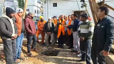 ਲੁਧਿਆਣਾ ਪੂਰਬੀ: ਵਾਰਡ ਨੰਬਰ 52 ਚ ਪੀਣ ਵਾਲੇ ਪਾਣੀ ਦੀ ਸਮੱਸਿਆ ਨੂੰ ਮੁੱਖ ਰੱਖਦੇ ਕੌਂਸਲਰ ਨੇ ਨਵੇਂ ਟਿਊਬਲ ਦਾ ਕੀਤਾ ਉਦਘਾਟਨ