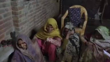 संभल: पोटा गांव में मां और दादी के साथ चारा लेने खेत पर जा रही मासूम बच्ची पर दर्जनों आवारा कुत्तों ने किया हमला, हुई मौत