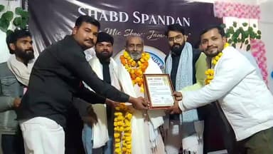 बबेरू: बबेरू कस्बे के नीलम पैलेस में शब्द स्पंदन मंच पर कवि रचनाकारों और क्रिएटर्स का सम्मान समारोह आयोजित किया गया