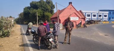 कर्माटांड /विद्यासागर: मिशन मोड़ के पास करमाटांड़ पुलिस ने चलाया सघन वाहन चेकिंग अभियान, सड़क सुरक्षा को लेकर दी जानकारी