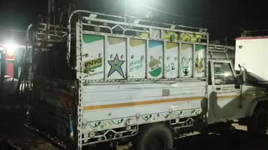 लहरपुर: लहरपुर में पुलिस ने यूरिया खाद से लदी एक पिकअप को पकड़ा, संतोषजनक उत्तर न देने पर कोतवाली में खड़ा कराया