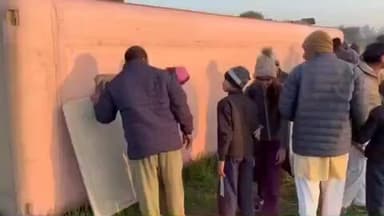 सिरसा: हरियाणा रोडवेज की पिंक बस पलटी, ड्राइवर घायल; सिरसा में पहिया धंसा, महिलाओं-बच्चों को छत से निकाला गया