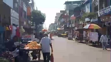 धुळे: जुना आग्रा रोड येथून व्यापाऱ्याच्या दुचाकीच्या डिक्कितील लाखोंची रोकड चोरट्याने केली लंपास आझाद नगर पोलीसात गुन्हा दाखल